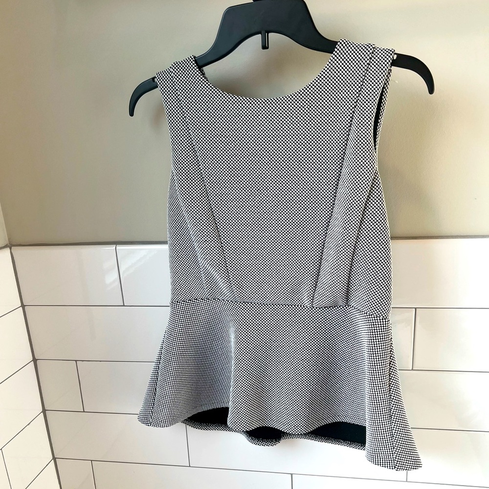 H&M Cute Black and White Top